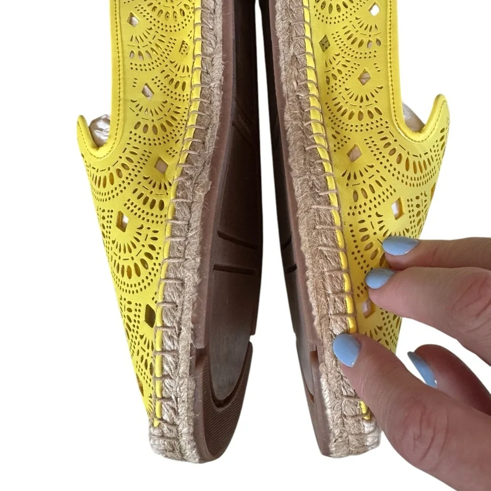 NEW TALBOTS IZZY PERFORATED SCALLOP YELLOW ESPADRILLE FLATS 10M